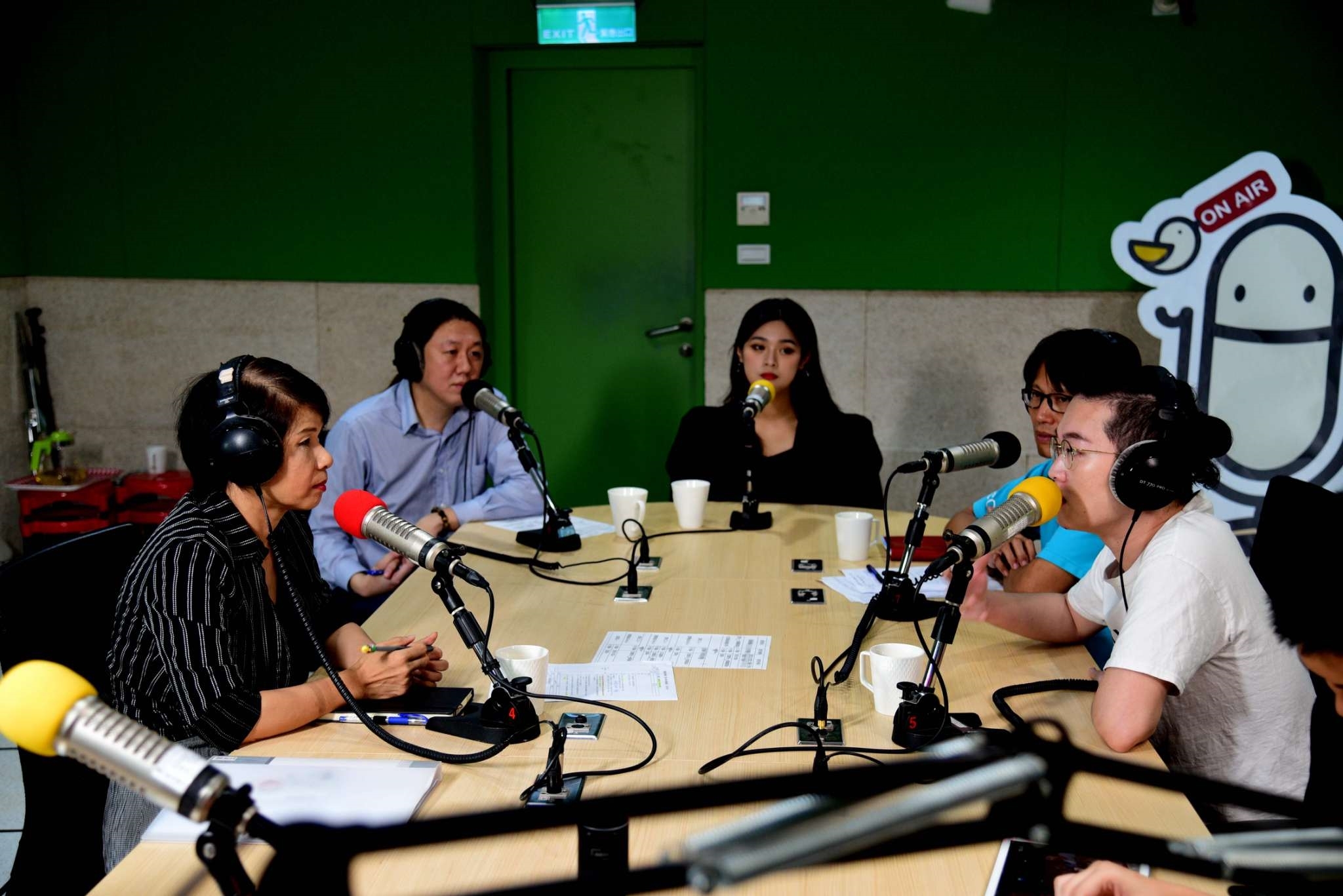 所有人聚精會神地傾聽吳日云設計師的分享