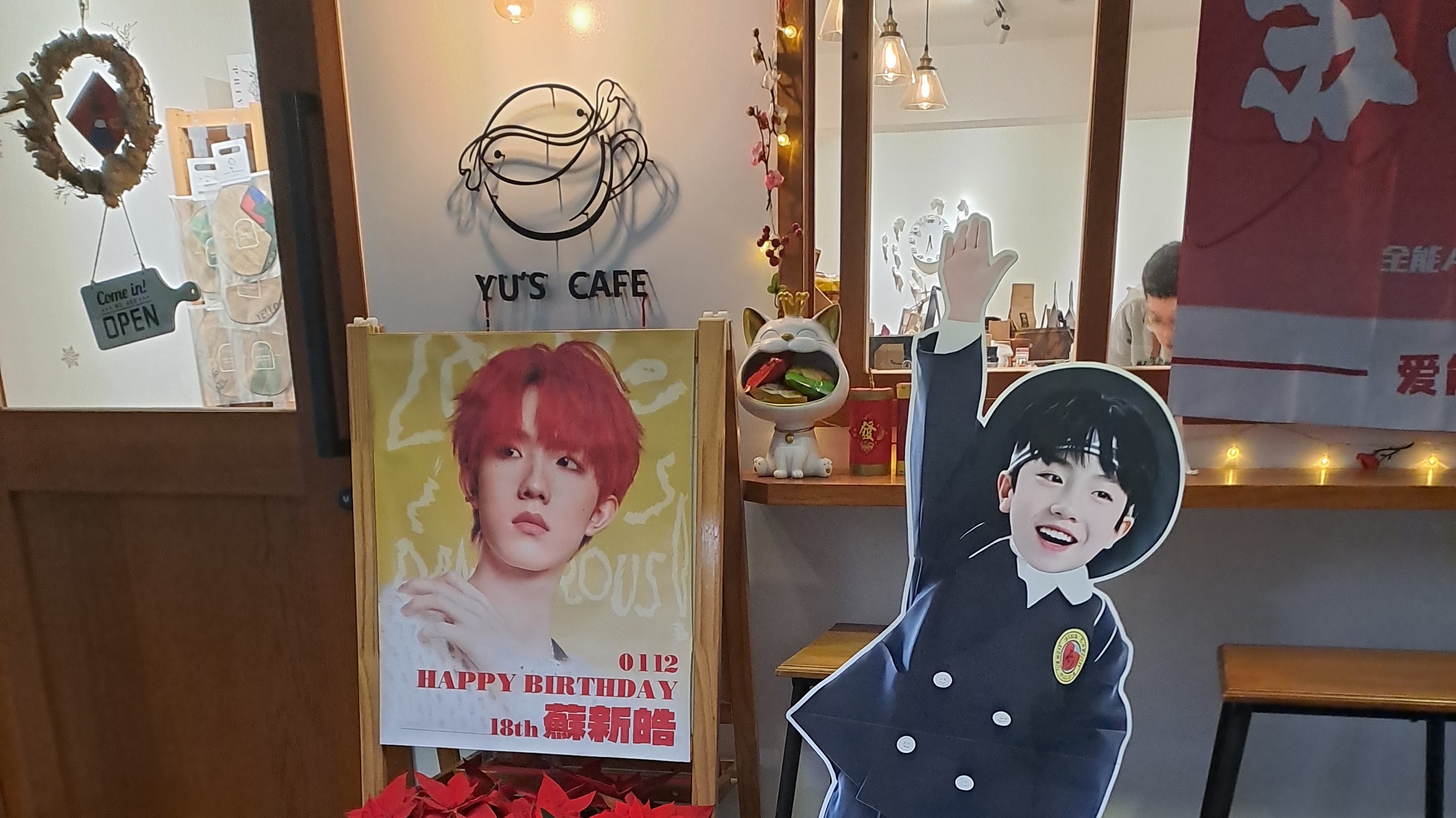 星雲參觀粉絲佈置的生日應援咖啡廳