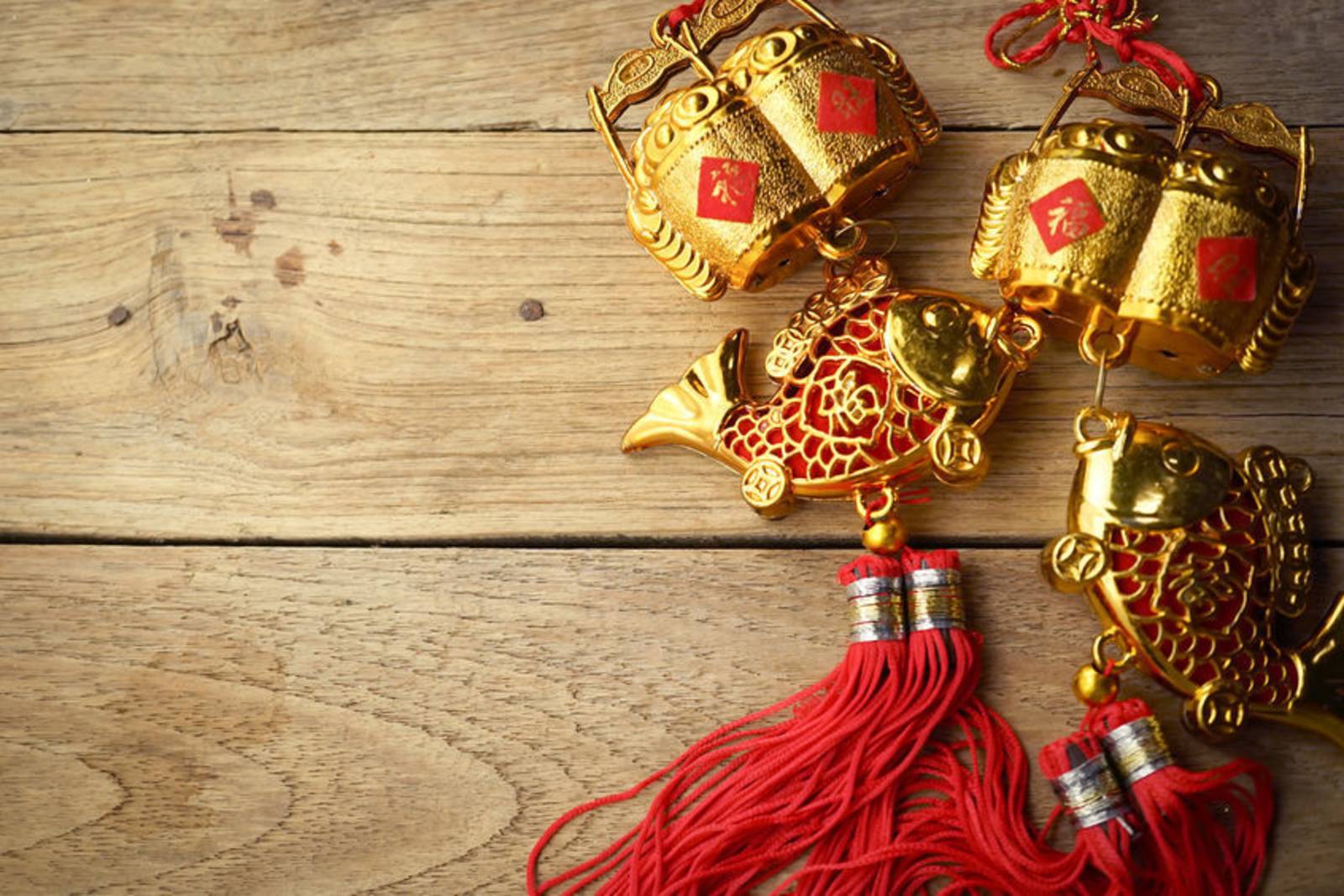 Do some Lunar New Year shopping for the New Year 辦年貨