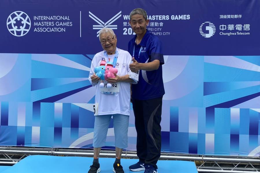 97歲唐成瑤 「水陸兩棲」奪金